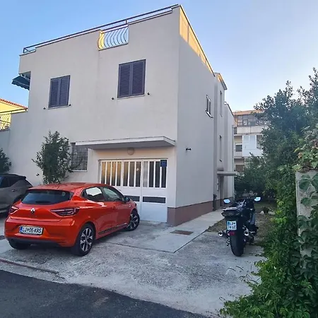 East Apartment *